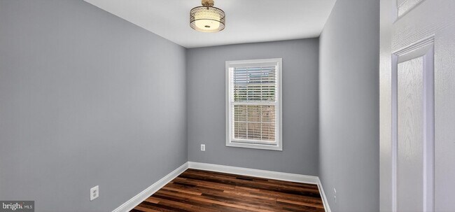 Building Photo - 483 Arwell Ct