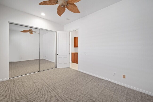 Building Photo - 124 Tesori Dr