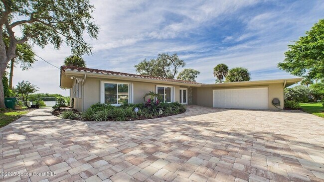 Building Photo - 778 Nassau Rd