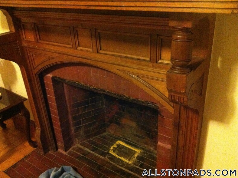 Building Photo - 36 Linden St