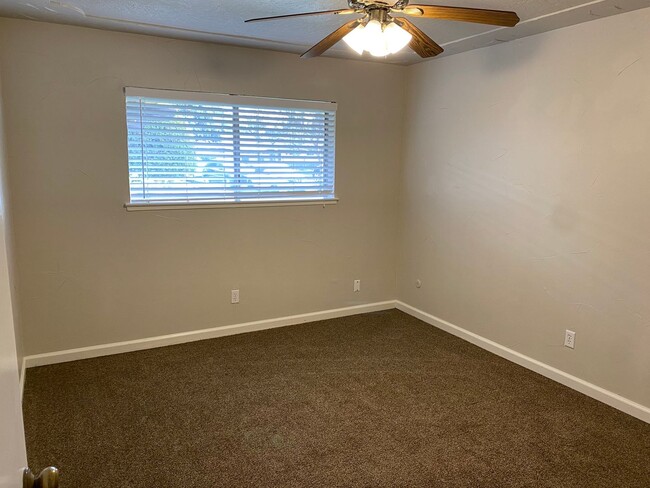 Building Photo - $1,635- New Reduced Price!  Millbrook & Sh...