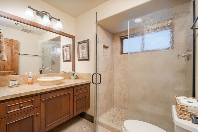 Building Photo - 4725 N Brookview Terrace