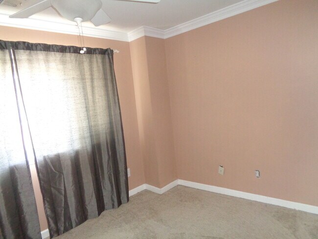 Building Photo - 1230 Green Oaks Ln