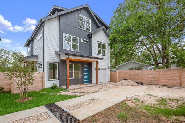 Building Photo - 5305 Ledesma Rd
