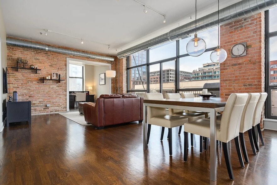 Living Area - 23 N Green St