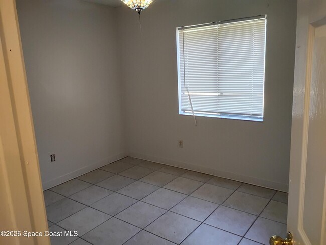 Building Photo - 1533 Emerson Dr SE