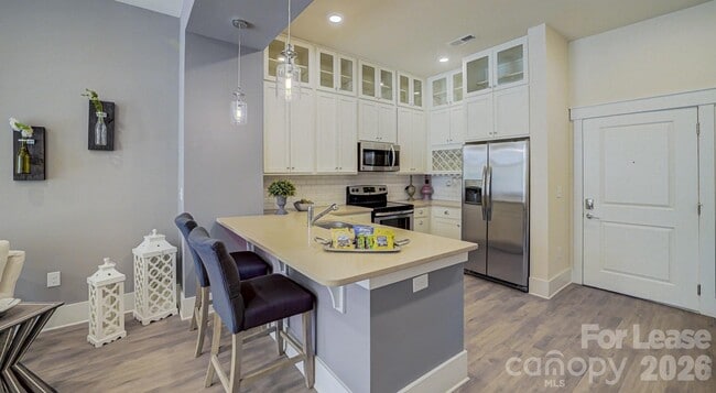 Building Photo - 16408 Holly Crest Ln