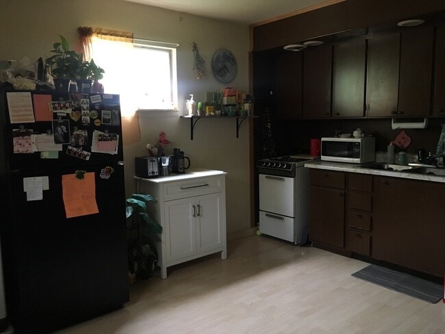 Building Photo - 615 S Grant Ave