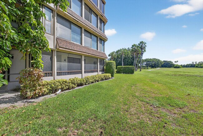 Building Photo - 4770 Fountains Dr S