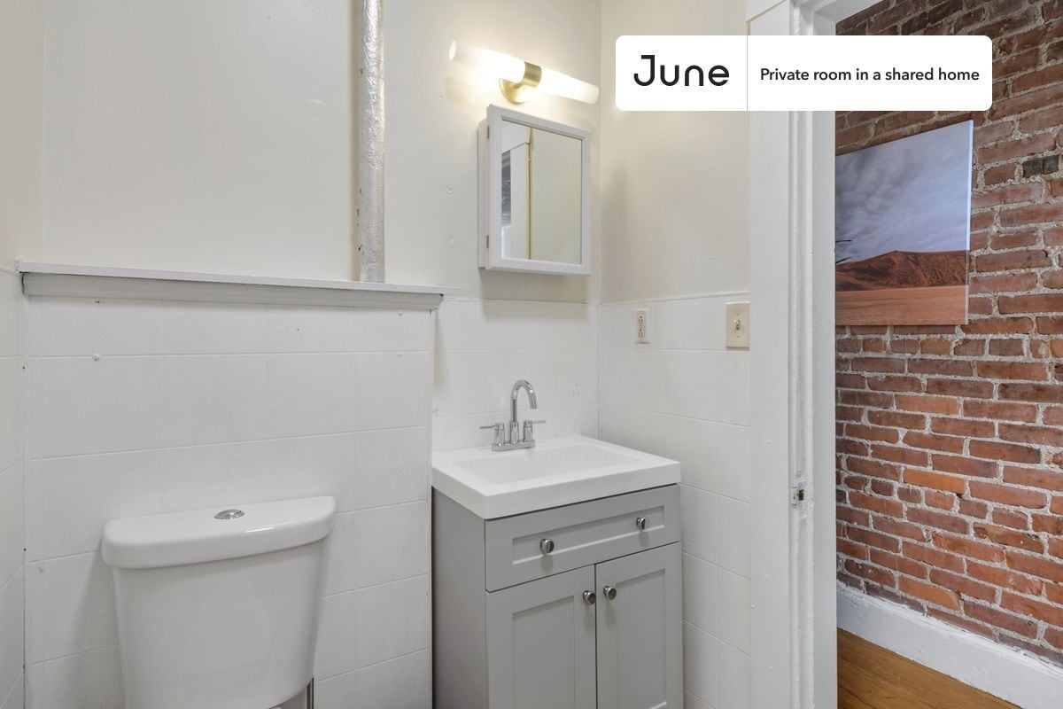 Building Photo - Room in Shared 4 bed/1 bath home in Allston
