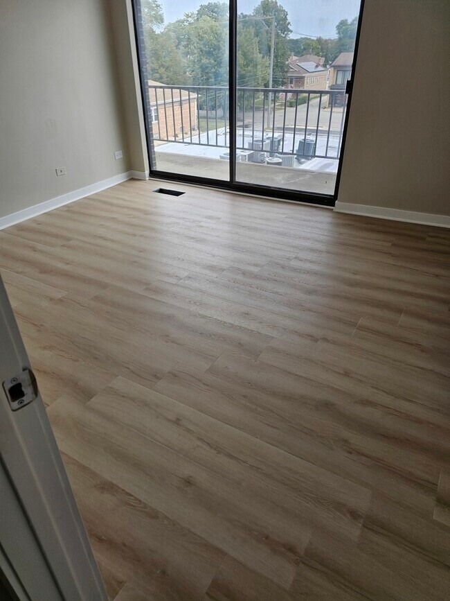 Building Photo - 3900 W 95th St