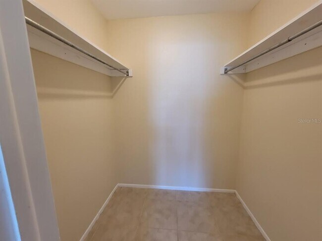 Building Photo - 2466 Lakeshore Cir