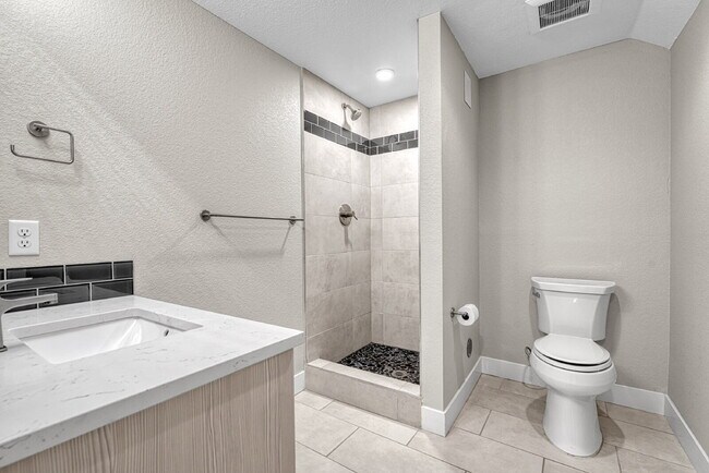 Building Photo - $3,145.95- 3 Bed, 3.5 Bath Townhome in Denver with Central AC and In Unit Laundry