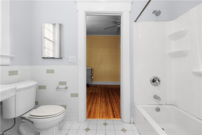 Building Photo - 600 W Olney Rd