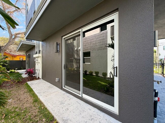 Building Photo - 342 14th St N