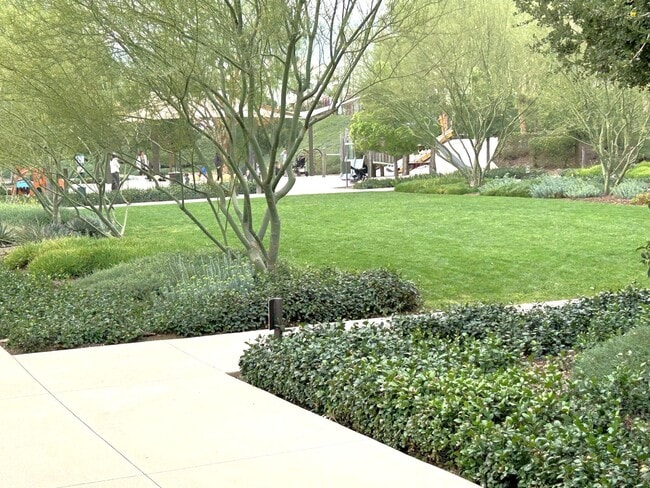 Building Photo - POWELL WAY UNIT 104 CORONA 92883  (3 BED / 2.5 BATH)