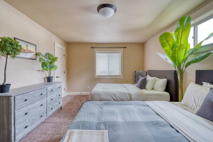 Building Photo - 4622 NE Garfield Ave.