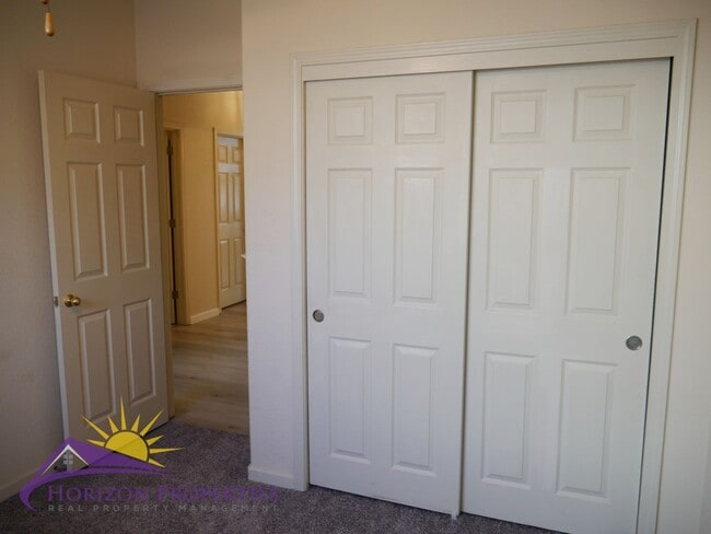Building Photo - 9472 Clementine Way