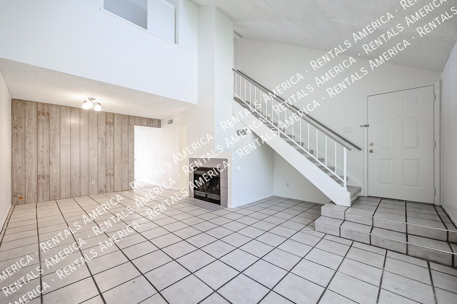 Building Photo - 10100 N 89th Ave