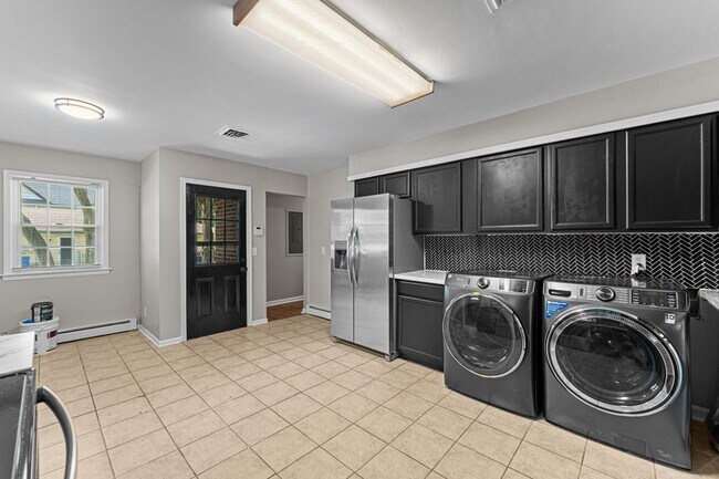 Building Photo - 3301 Marne Ave