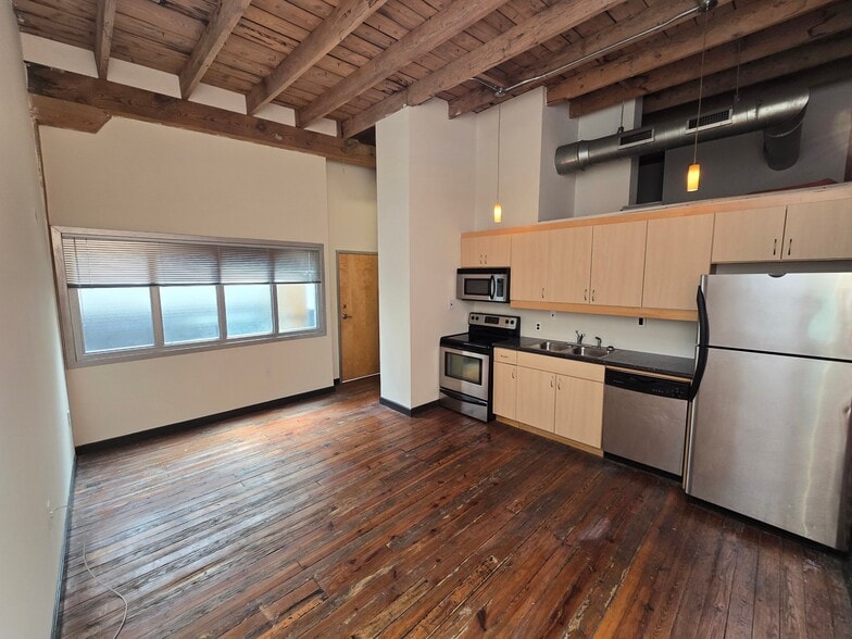 Building Photo - 1318 W Broad St