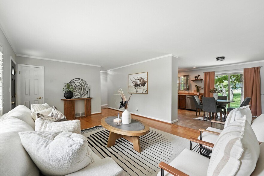 Living room - 4100 E 112th St