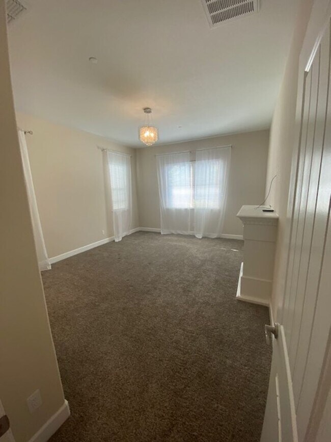 Building Photo - 2256 Ranch View Dr