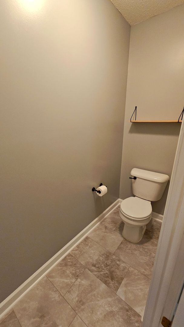 Building Photo - 3 BR 2 BA Aragona Village