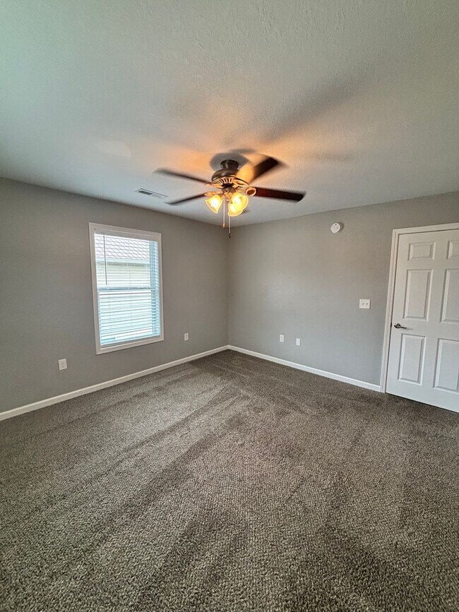 Building Photo - Sevierville 3bd/2.5bth available now!