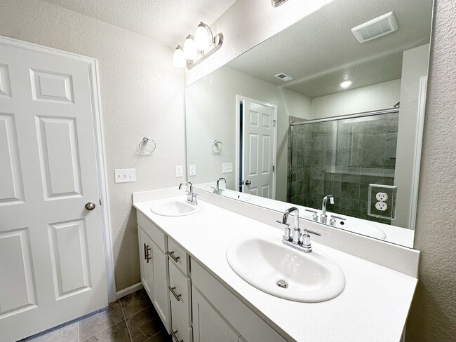 Building Photo - Brand New 3BR in the Brook at Via Varra No...