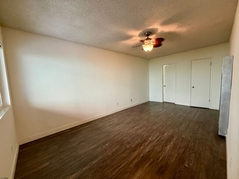 Building Photo - 12618 Pacific Ave