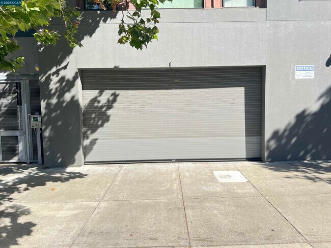 Building Photo - 6501 San Pablo Ave