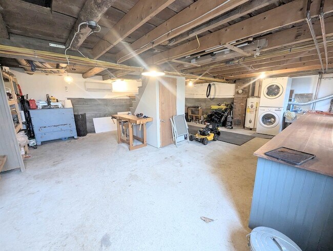 Building Photo - 33 Old Cemetery Rd