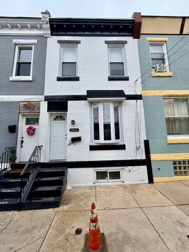 Building Photo - 2060 E Lippincott St