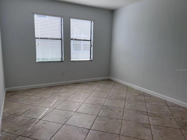 Building Photo - "Spacious 5-Bed Retreat with Elegant Hardw...