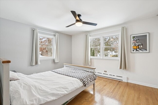 Building Photo - 825 Highview Terrace