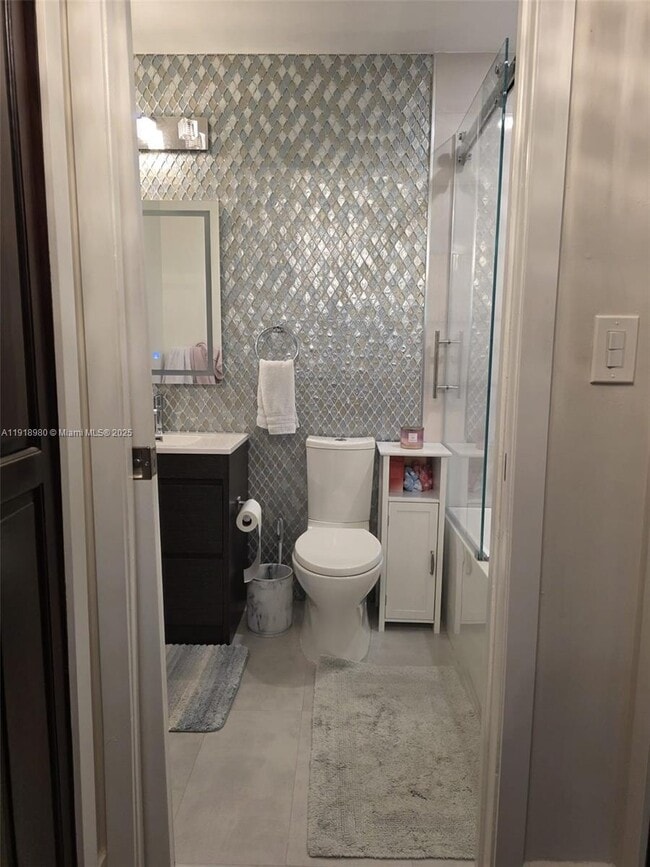 Building Photo - 15529 Miami Lakeway N