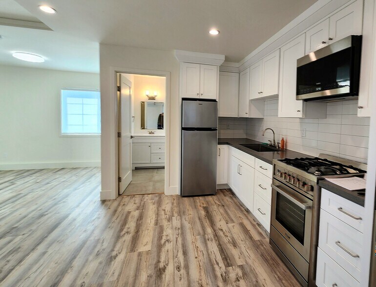 Building Photo - 6235 Aura Ave