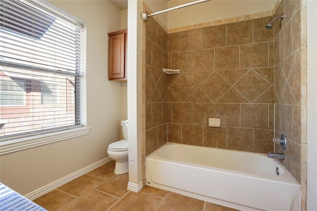 Building Photo - 2161 Houston Ave