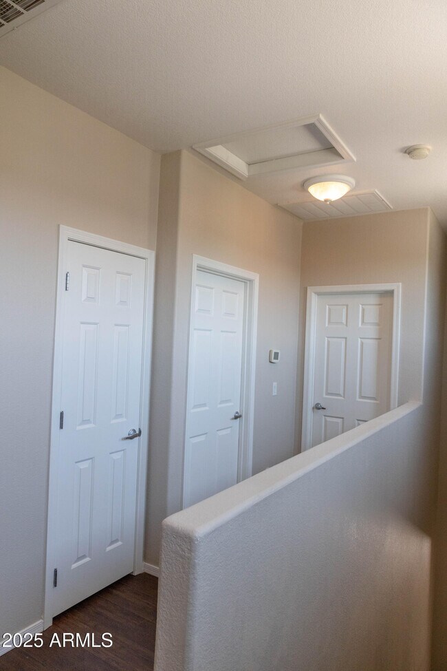 Building Photo - 6231 S Pearl Dr