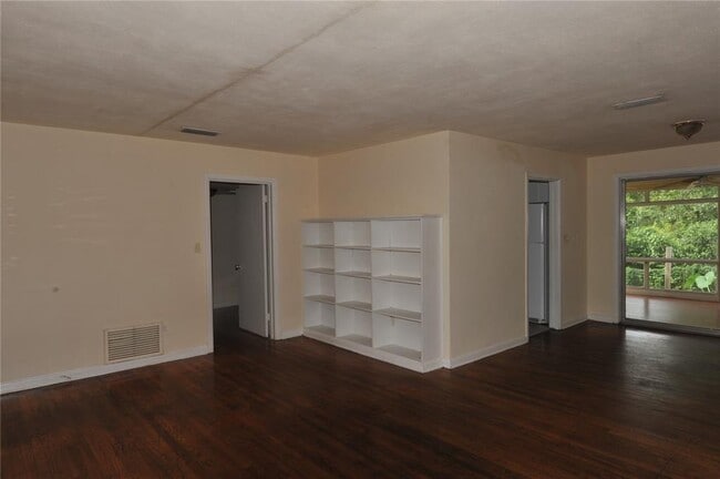 Building Photo - 1410 NW 7th Rd