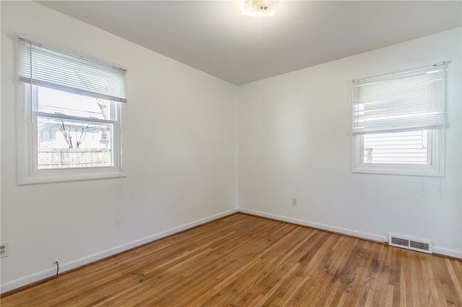 Building Photo - 270 Ashbourne Rd