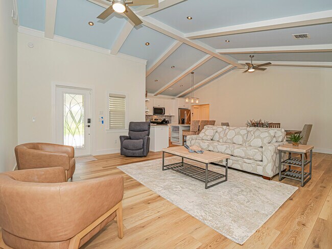 Building Photo - 9340 Frangipani Dr