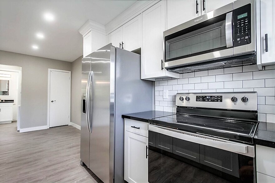 Interior Photo - THE POINTE - JUST RENOVATED! Luxurious Community, W/D In Unit