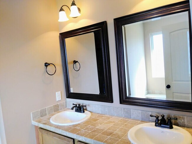 Building Photo - 6511 Ridgeview Ln in Park Lake Neighborhood