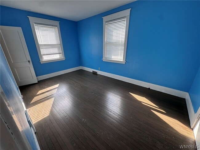 Building Photo - 55 Parkwood Ave