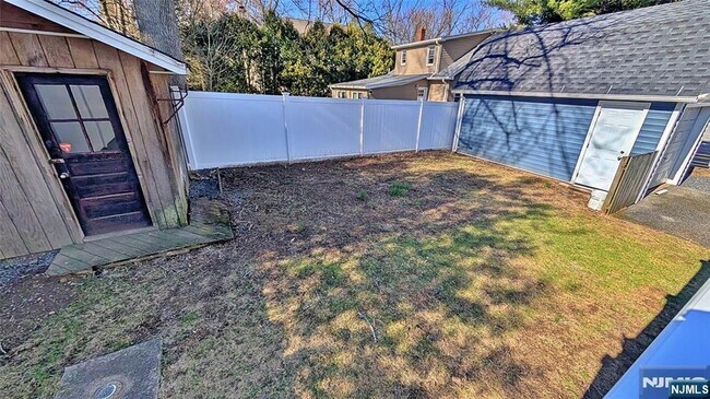 Building Photo - 16 Clarke St