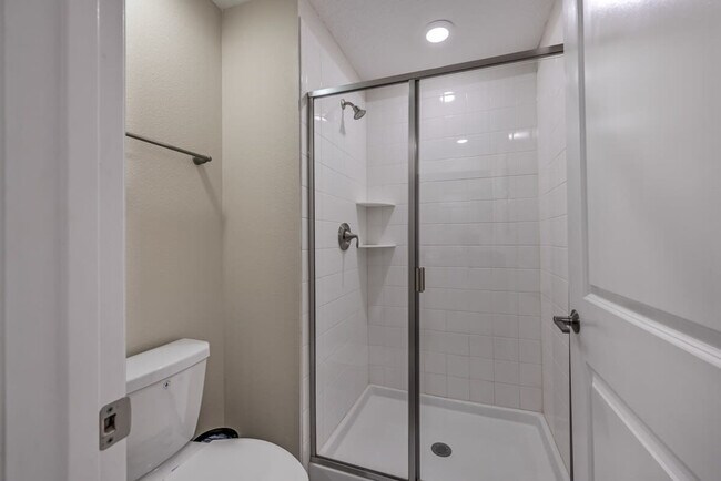 Building Photo - 5047 Windermere Ave