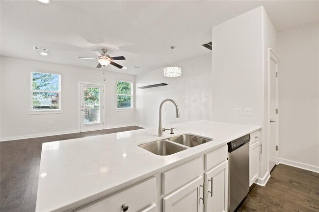 Building Photo - 8921 Parker Ranch Cir