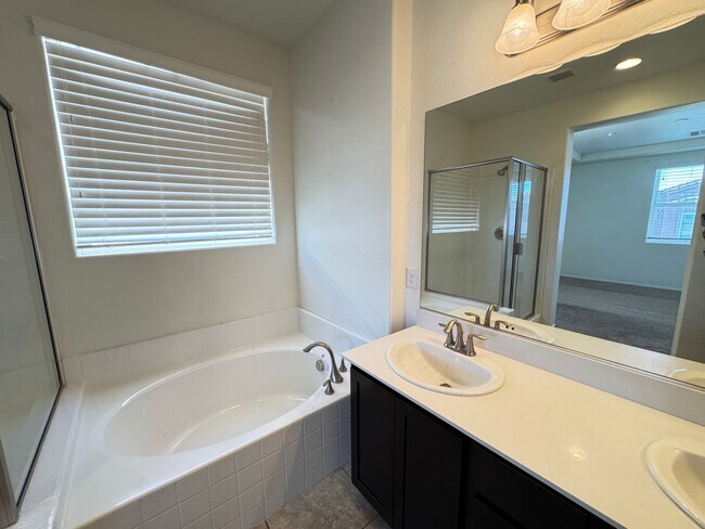 Building Photo - 6208 Yankee Spring St